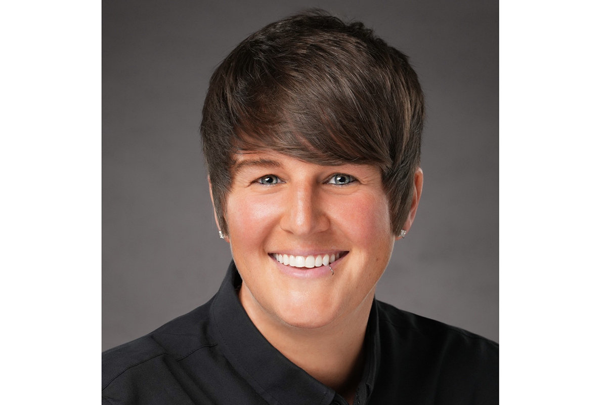 Dez Forsythe headshot.jpg