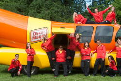 Looking for a change of pace in your career? Oscar Mayer is hiring “Hotdoggers” to drive the iconic Wienermobile.
