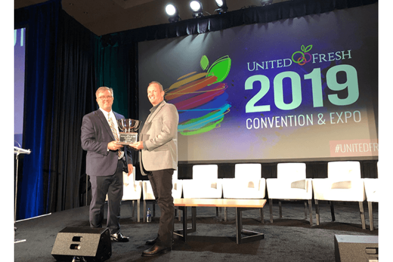  The Packer's editor-in-chief Tom Karst presents the 2019 Packer Man of the Year award to Grimmway president Jeff Huckaby. 