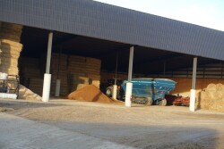 Feed Center Commodity Barn_Maureen Hanson