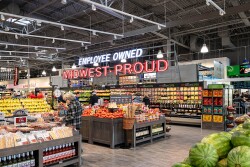 Hy-Vee's new Springfield, Mo. store emphasizes produce