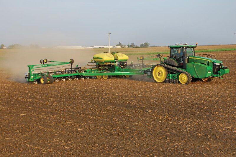 Since yield potential is determined in the first six weeks of growth, phosphorus (P) needs to be available early, especially with cold soil, continuous corn and P-fixation issues.