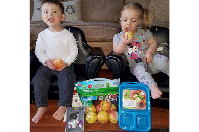 Winners of Stemilt Growers' Snappiest Lil Snapper contest enjoy their prizes.
