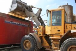 Dairy_feed-mixing_equipment