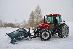 Tractor snow