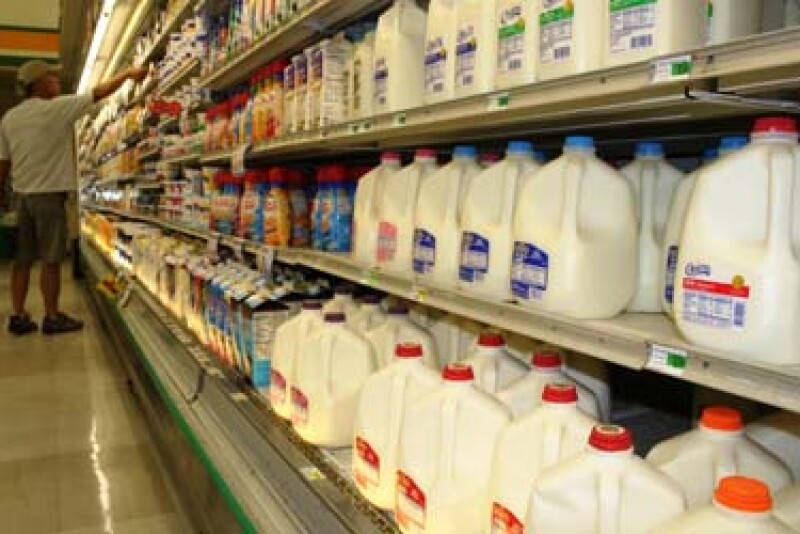 Consumers,_dairy,_Green_Frog_Mkt_5-09_035_-_Copy