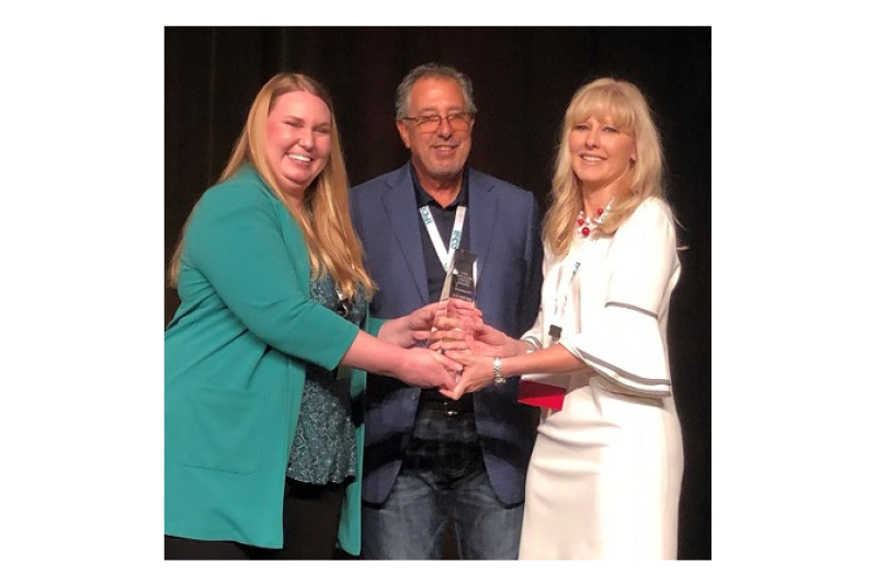  Ashley Nickle, editor of Produce Retailer and retail editor of The Packer (left) and Jimmy Bassetti, executive committee chairman for the Texas International Produce Association and president of J&D Produce Inc., Edinburg, Texas, present the Viva Fresh Healthy Living Award to  Michelle Ann Passaretti,  senior director of innovations for Geisinger’s Steele Institute of Health.