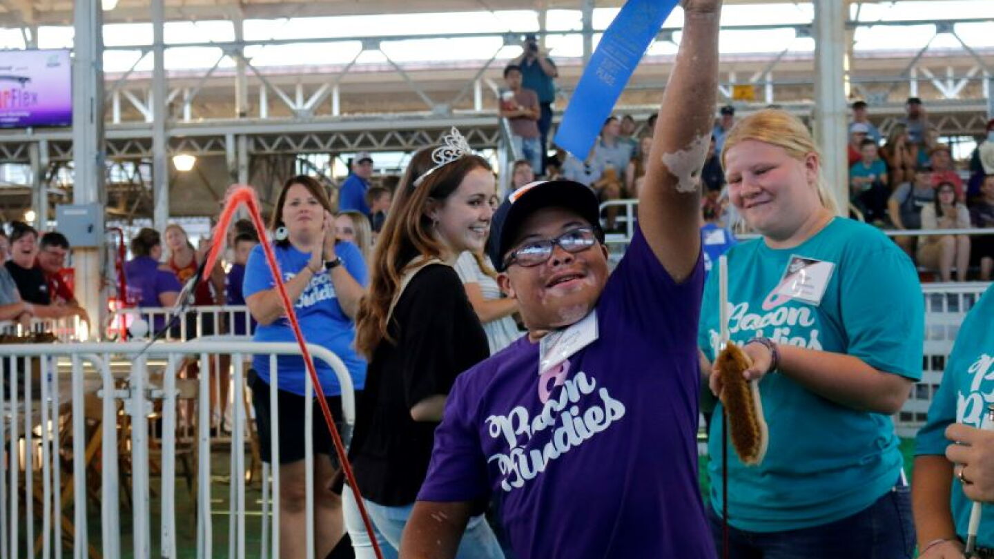 Special Olympics Athletes Team Up with 4-H and FFA for Bacon Buddies Pig Show
