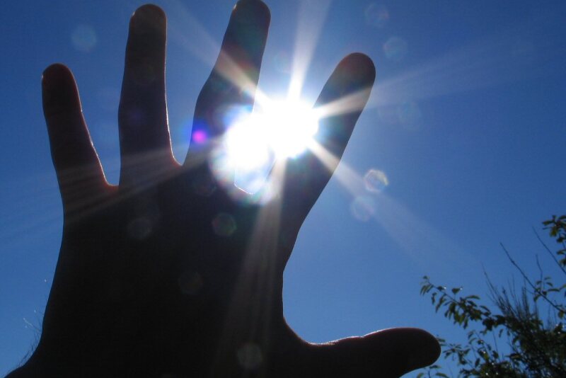 hand-in-the-sun-1553711.jpg