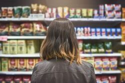Gen Z at grocery store (PeopleImages via iStock / Getty Images Plus from Purdue)