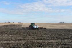 anhydrous application iowa.jpg