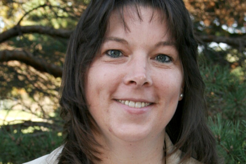 Glenda Dvorak, DVM, MS, MPH, DACVPM, Assistant Director for the Center for Food Security and Public Health (CFSPH), teaches the online course. 