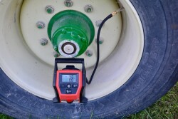 Portable tire inflation tool