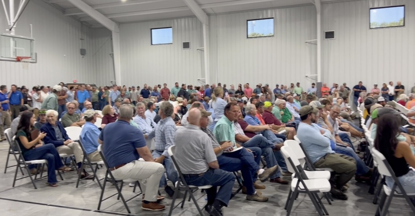 CROWD OF FARMERS PILE IN.jpg