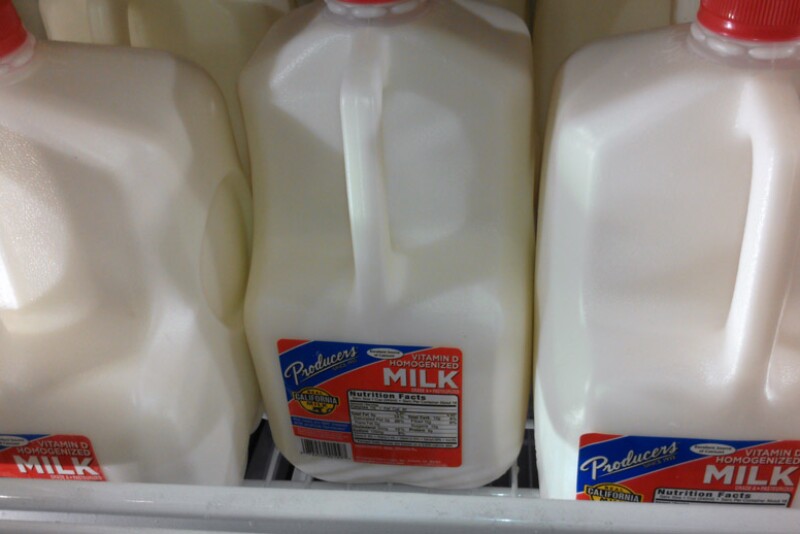 Milk_at_retail_-_cropped