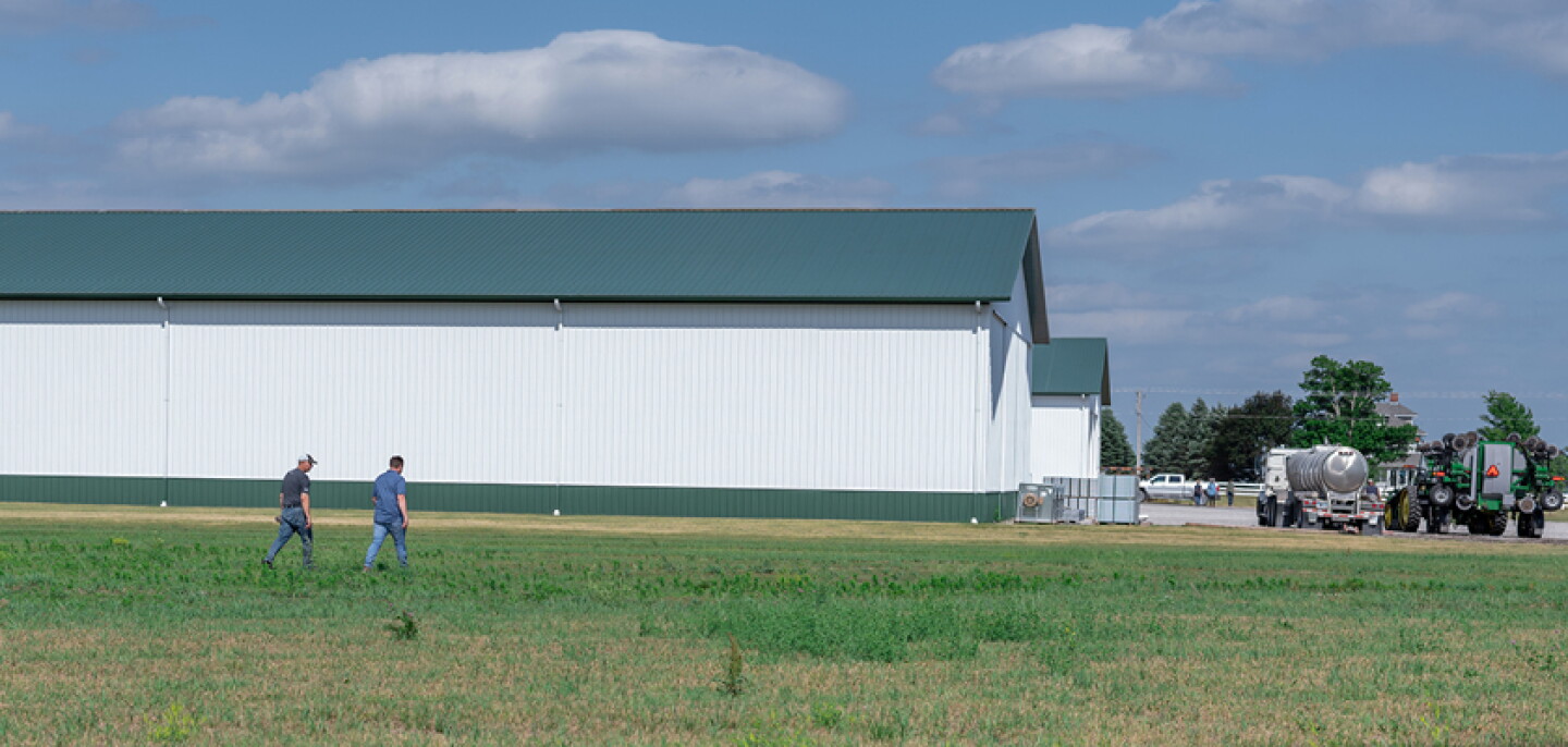 LongView%20Farms-Cover%20Story-5.jpg