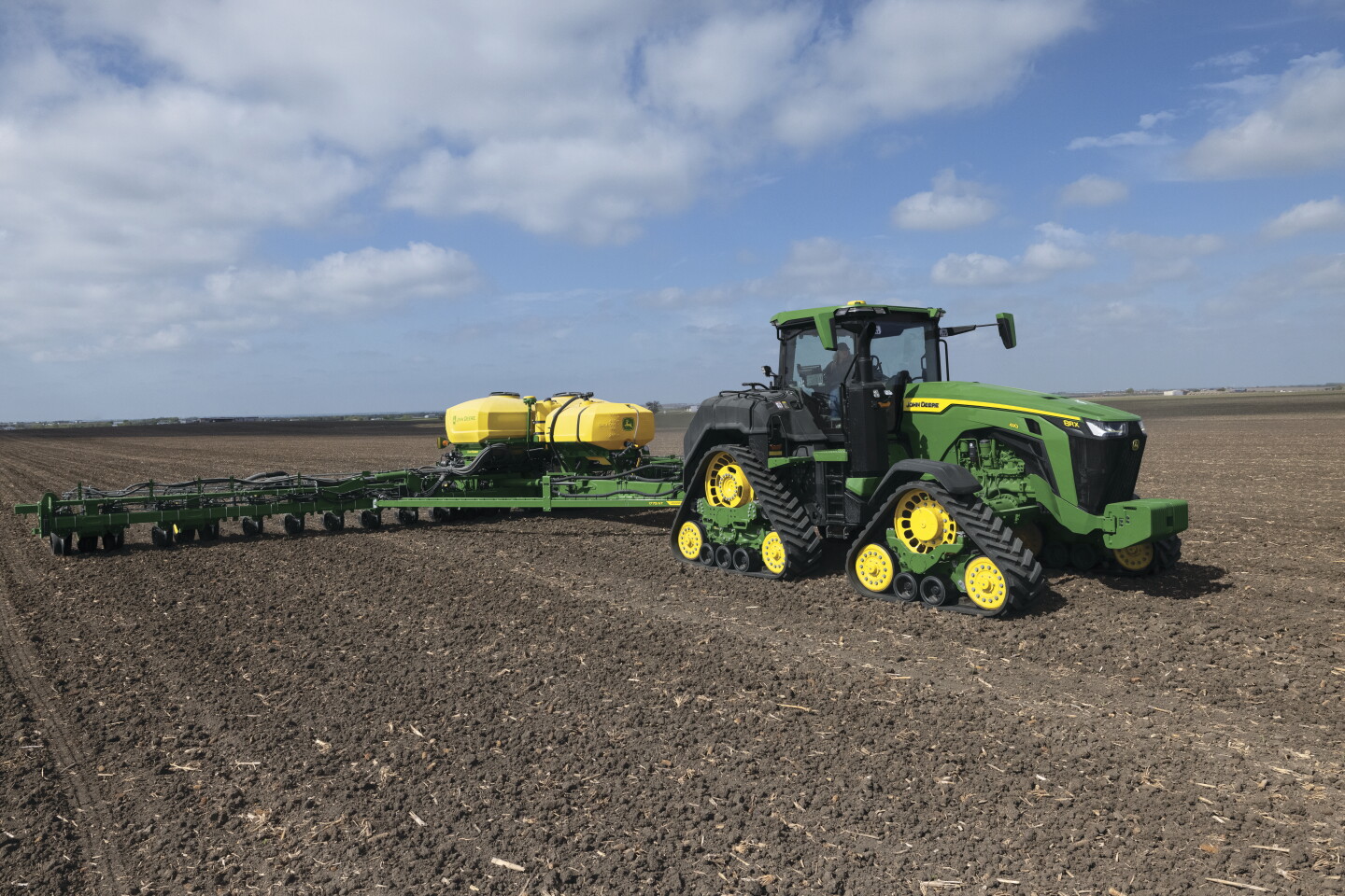 John Deere Unveils Tech-Forward Updates for 8 Series Tractors - AgWeb