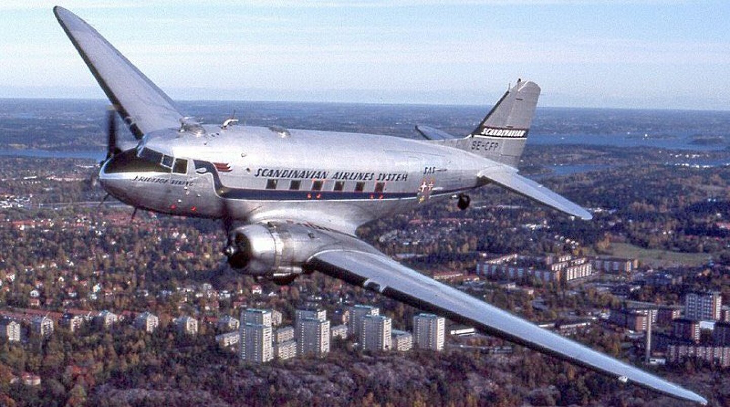 ROGER%20REAVES%20AIRPLANE.jpg
