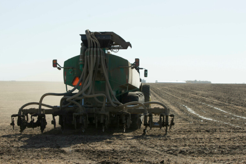 Pork producers are using a variety of application methods to keep nutrients from manure in the field where they belong.