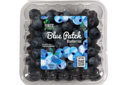 A label is shown on a clear container of blueberries