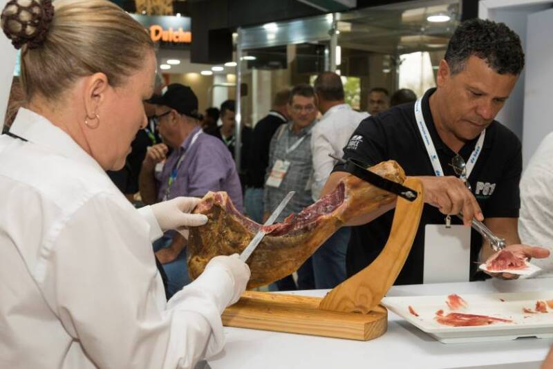 International Pork Festival Example by Flavia Roppa