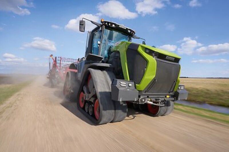 The CLAAS XERION 12 gets its inspiration from the original 5000/4000 models, but everything about it is on a bigger scale.