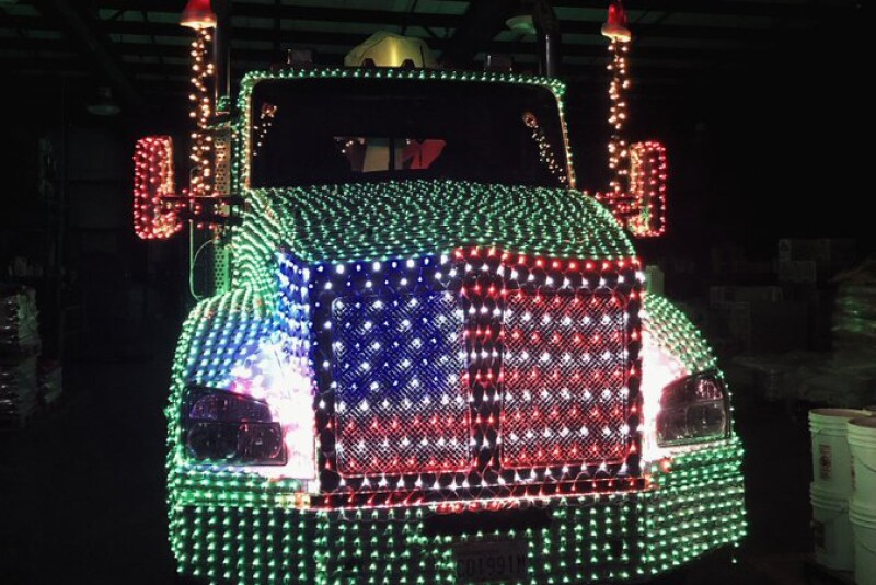 "Yakima @WilburEllisCo taking their Christmas parades seriously ? #christmaslights #TruckingTuesday #farming #agribusiness"