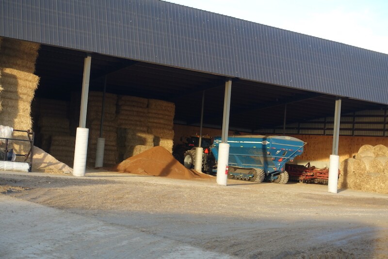 Feed Center Commodity Barn_Maureen Hanson