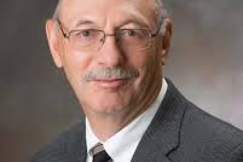 Since 2003, Grotelueschen has served as director of the University of Nebraska’s Great Plains Veterinary Education Center.