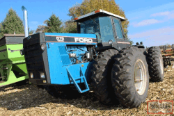 This 1990 Ford Versatile 876 sold on Thursday, Oct. 27, 2016