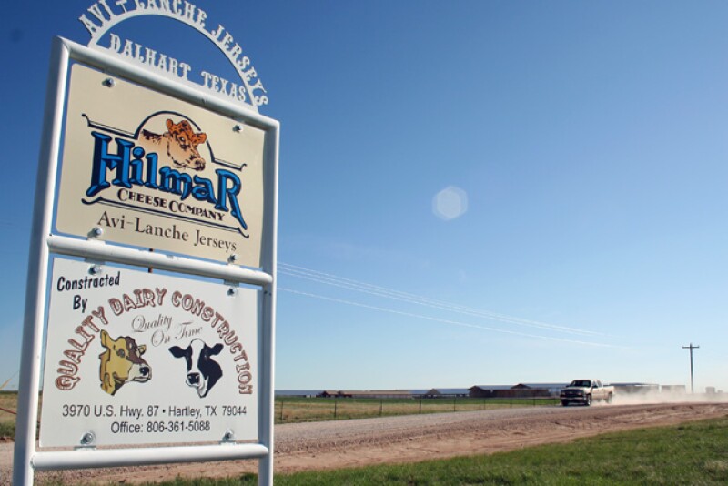 Texas_dairy_-_Cropped
