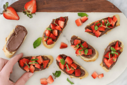 California Strawberry Commission launches its Get Snacking campaign on Instagram.