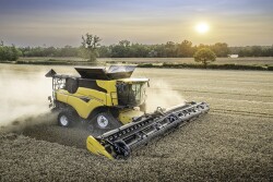 To help reduce grain loss, all CR9.90 and CR10.90 models will be equipped with IntelliSense as standard equipment. 