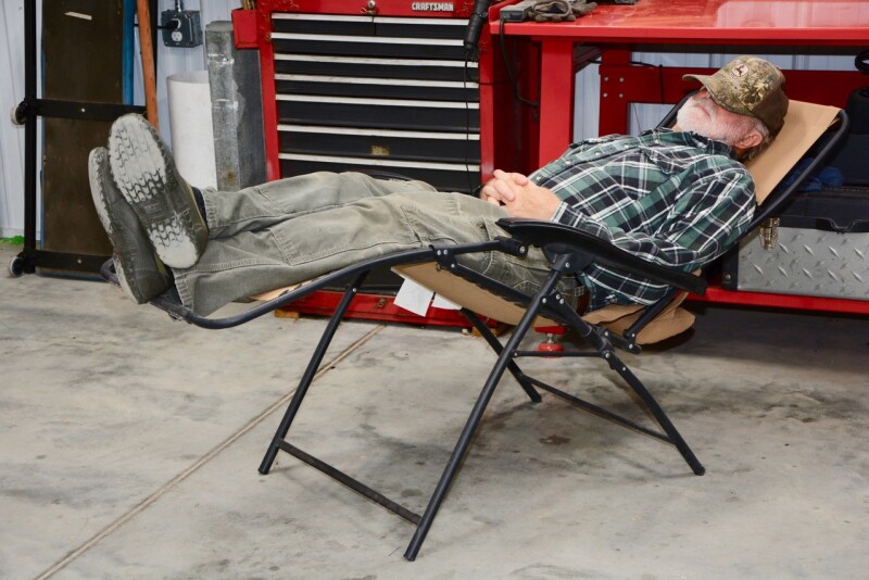 Folding gravity-type lawn lounger