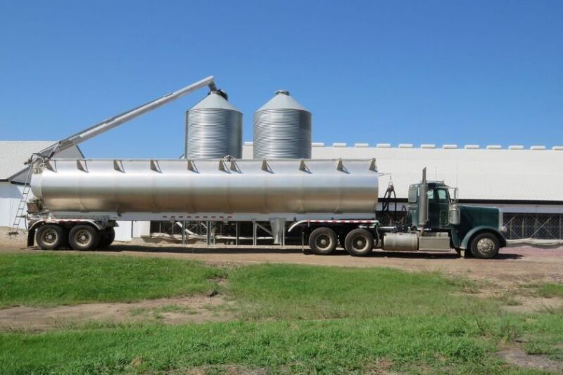Feed Delivery to Pig Farms