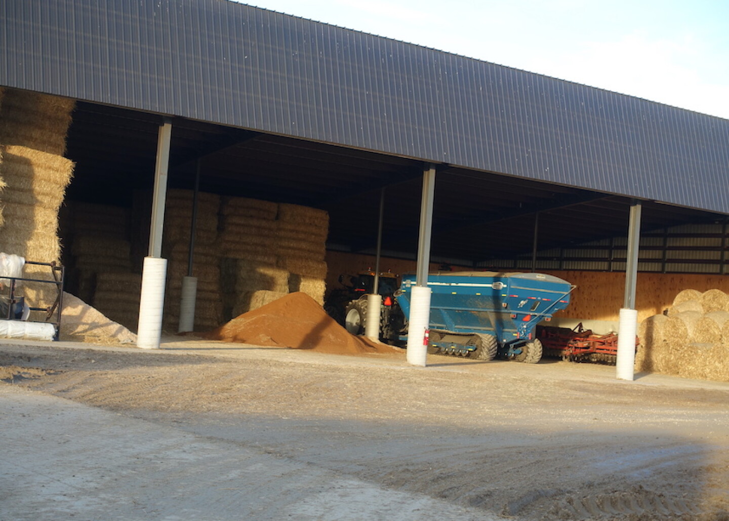 Feed Center Commodity Barn_Maureen Hanson