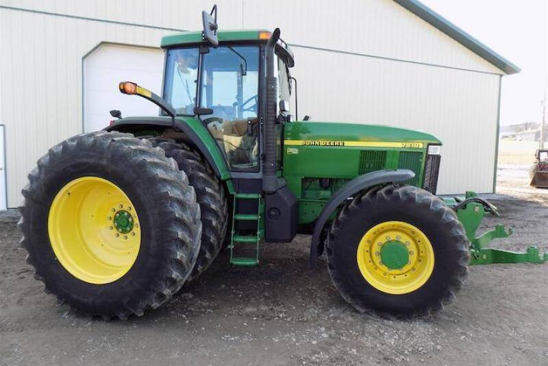 It went for $117,000, the second highest auction price in the U.S., and only trails the 1999 model John Deere 7810 with 1,050 hours that sold for $129,139 (U.S) on an August 2, 2014 farm auction in Bethany, Ontario, Canada.