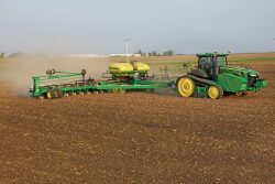 Since yield potential is determined in the first six weeks of growth, phosphorus (P) needs to be available early, especially with cold soil, continuous corn and P-fixation issues.