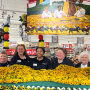 Giant Food florist with Preakness floral blanket