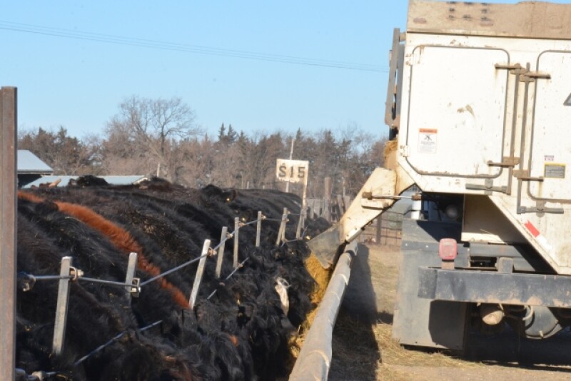 BT_Feedlot_Mixer_Wagon