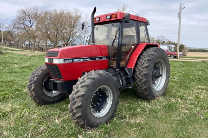 In total, 4 tractors sold at this auction for new record high prices. 