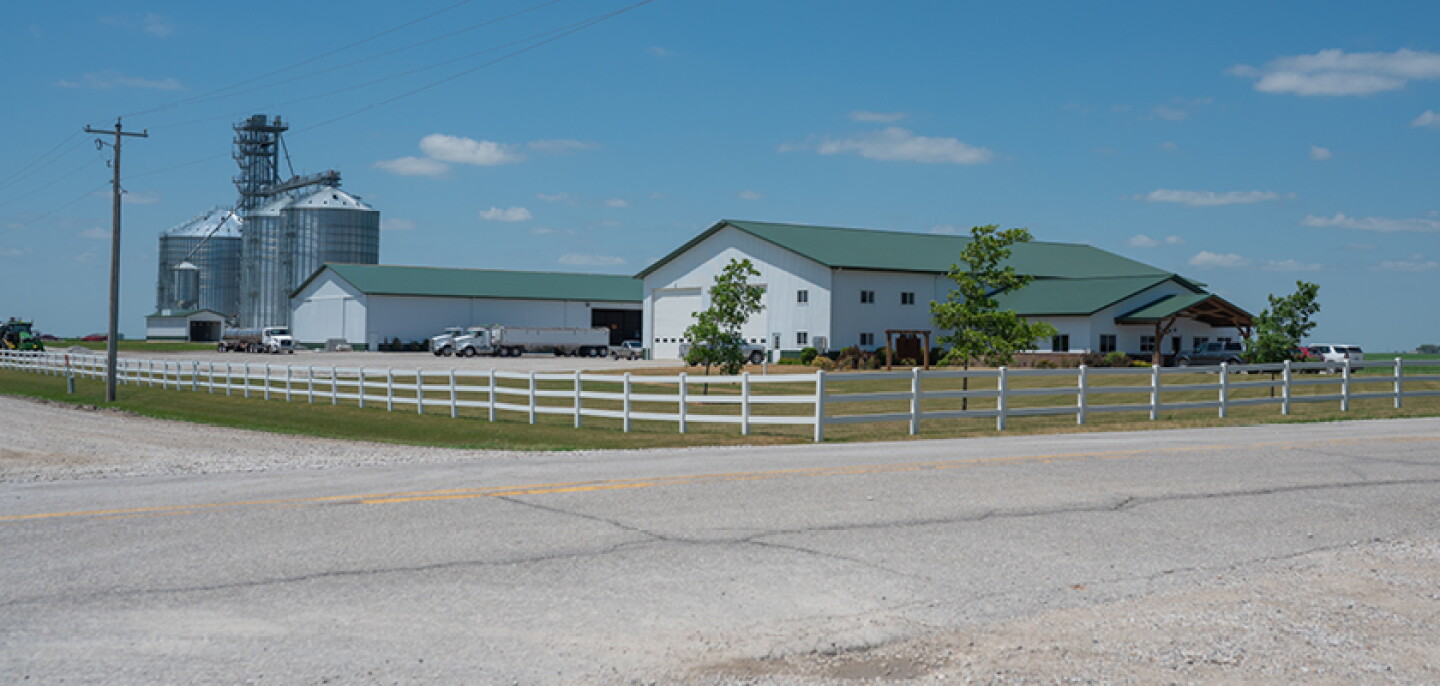 LongView%20Farms-Cover%20Story-2.jpg