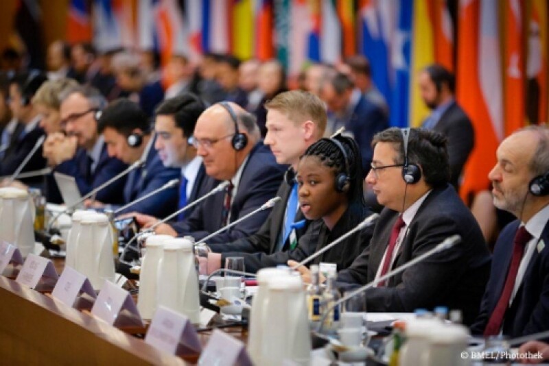 Dr Jean-Philippe Dop, OIE Deputy Director General, at the Berlin Agriculture Ministers´ Conference 2019
(2nd person from the right).