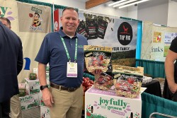 Chelan Fresh debuts Joyfully Grown at Organic Produce Summit