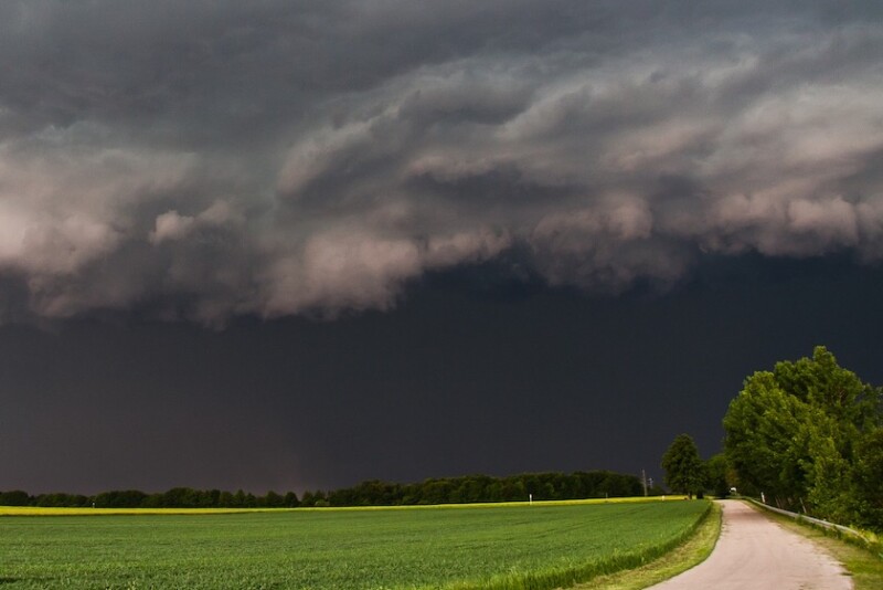 thunderstorm-5892366_1920.jpg
