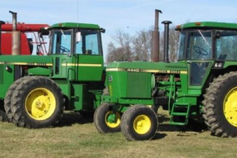 This 1979 John Deere 4440 with 4533 hours and 1981 John Deere 8440 with 5625 hours sold for strong prices on a 1/28/22 farm auction