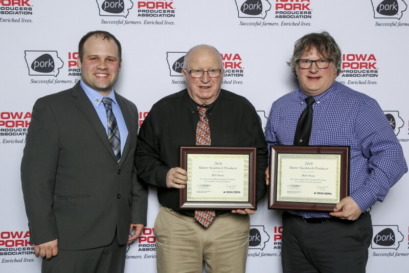  (l to r) Ben Schmaling, president of the Iowa Purebred Swine Council, presents the 2019 Master Seedstock Award to Bill Owens and Bob Owens.