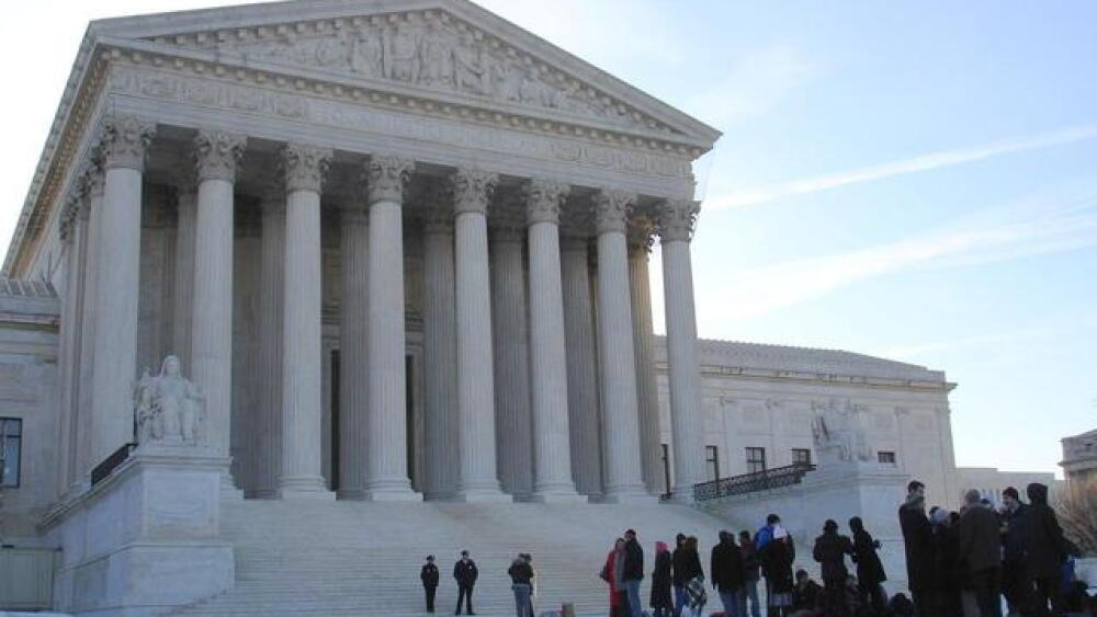 u-s-supreme-court-1-1221080-640x480.jpg