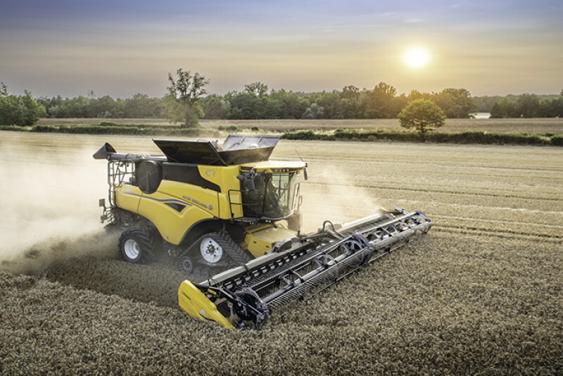 To help reduce grain loss, all CR9.90 and CR10.90 models will be equipped with IntelliSense as standard equipment. 