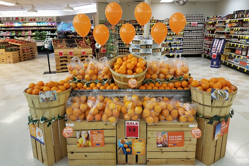 Store display of citrus